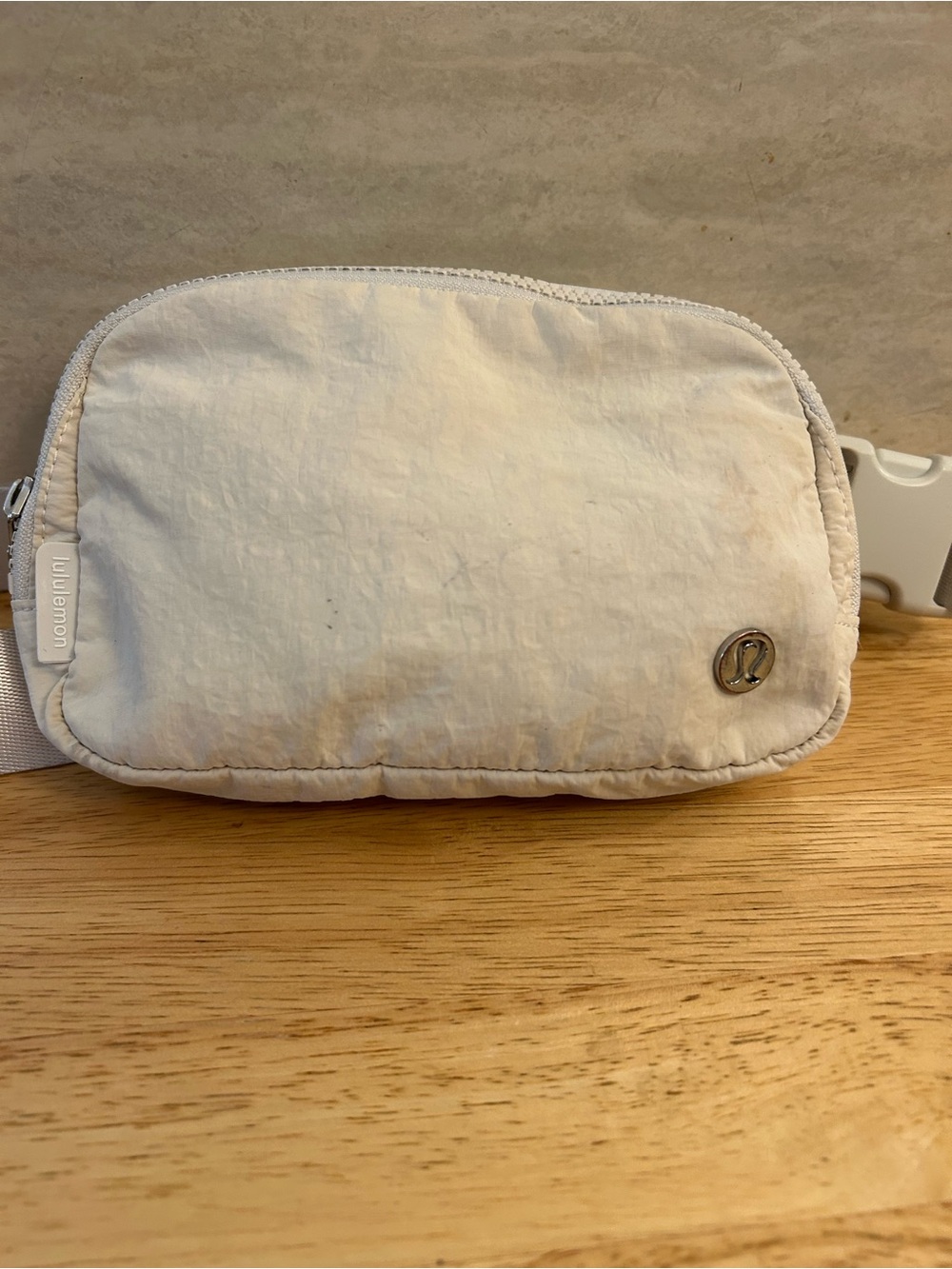 Lululemon Everywhere Off White Belt Bag (1L) - Picture 2 of 15